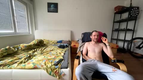 Snapshot of ricciardio chatting on 10.10.25 ricciardio online show from 10.10.25