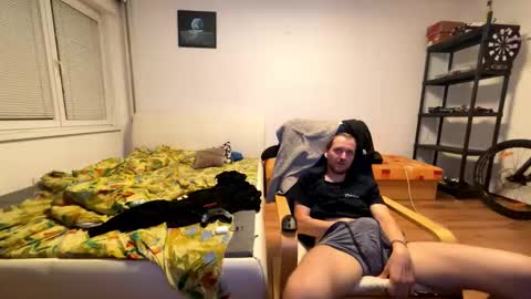 Snapshot of ricciardio chatting on 10.10.25 ricciardio online show from 10.10.25