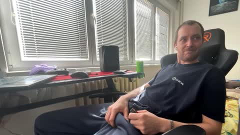 Snapshot of ricciardio chatting on 10.25.25 ricciardio online show from 10.25.25