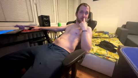 Snapshot of ricciardio chatting on 10.27.25 ricciardio online show from 10.27.25