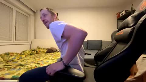 Snapshot of ricciardio chatting on 11.04.25 ricciardio online show from 11.04.25