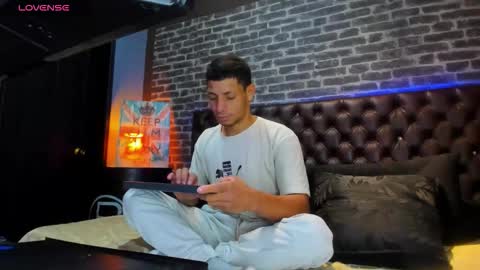 Snapshot of richar_98 chatting on 12.18.25 --- Richar --- online show from 12.18.25