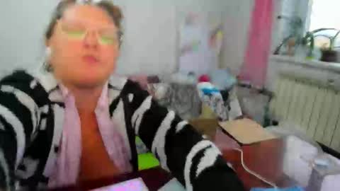 Snapshot of richlucky555 chatting on 10.22.25 Anna - not anna - right Anna online show from 10.22.25