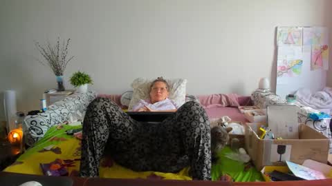 Snapshot of richlucky555 chatting on 10.24.25 Anna - not anna - right Anna online show from 10.24.25