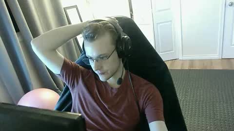 Snapshot of rickgosling chatting on 12.17.25 rickgosling online show from 12.17.25