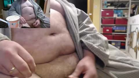 Snapshot of riemen78 chatting on 10.28.25 riemen78 online show from 10.28.25