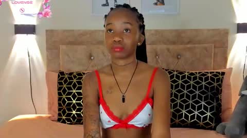 Snapshot of rihana_hot01 chatting on 02.19.26 ri ri online show from 02.19.26