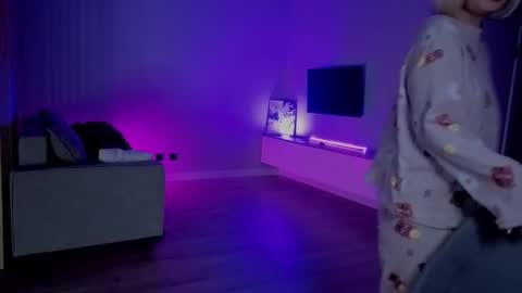 Snapshot of rileymee chatting on 11.10.25 rileymee online show from 11.10.25