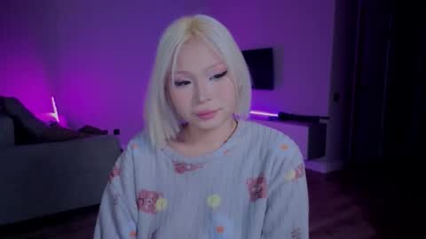 Snapshot of rileymee chatting on 11.22.25 rileymee online show from 11.22.25