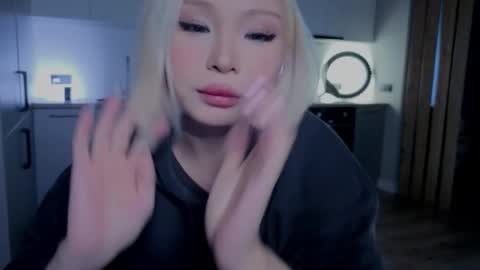 Snapshot of rileymee chatting on 11.24.25 rileymee online show from 11.24.25