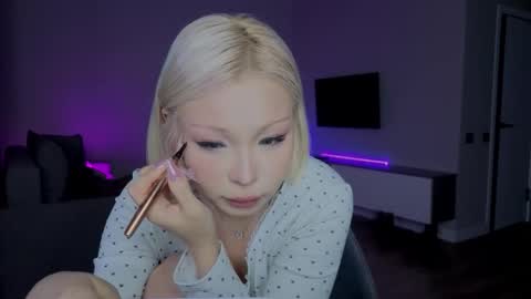 Snapshot of rileymee chatting on 11.26.25 rileymee online show from 11.26.25