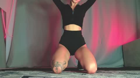 Snapshot of rinacain chatting on 09.12.25 RINA online show from 09.12.25