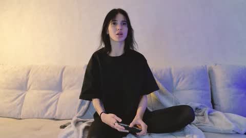 Snapshot of rinacain chatting on 11.21.25 RINA online show from 11.21.25