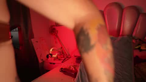 Snapshot of riniryokouwu chatting on 10.18.25 online show from 10.18.25