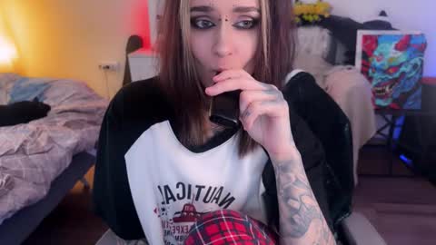   DianaBrite            fansl y online show from 02.15.26