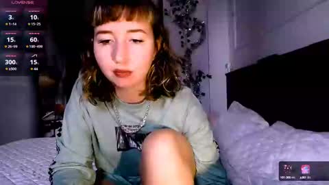 Snapshot of riri_rich chatting on 01.11.25 Rita online show from 01.11.25