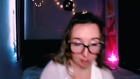 Snapshot of riri_rich chatting on 11.08.25 Rita online show from 11.08.25