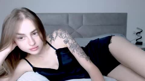 Snapshot of rita_orra chatting on 09.24.25 Rita online show from 09.24.25