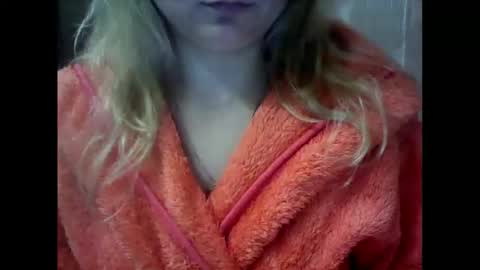 Snapshot of riveramaureen chatting on 10.09.25 RiveraMaureen online show from 10.09.25