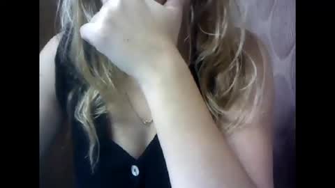 Snapshot of riveramaureen chatting on 11.05.25 RiveraMaureen online show from 11.05.25