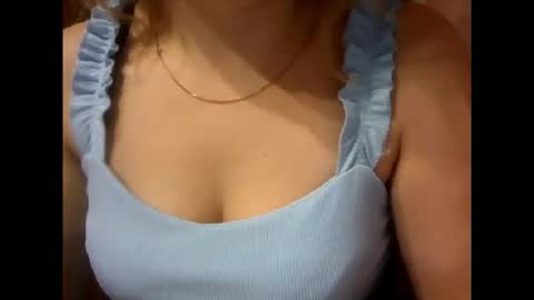 Snapshot of riveramaureen chatting on 11.24.25 RiveraMaureen online show from 11.24.25