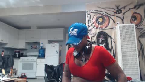 Nikki Thickts online show from 01.17.25