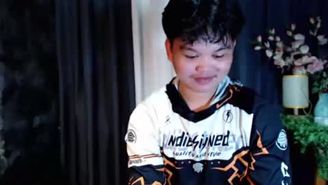 Snapshot of rnl_cum chatting on 10.15.25 RICH MY GOAL online show from 10.15.25