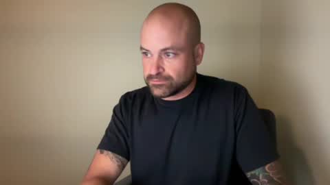 Snapshot of roadking1122 chatting on 10.27.25 roadking1122 online show from 10.27.25