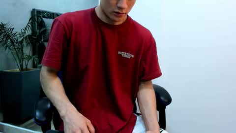 Snapshot of roan_birkin chatting on 11.26.25 Roan Birkin online show from 11.26.25