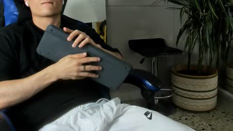 Snapshot of roan_birkin chatting on 03.10.26 Roan Birkin online show from 03.10.26