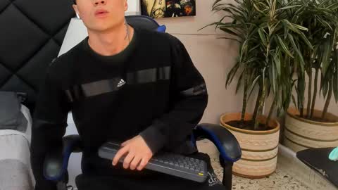 Snapshot of roan_birkin chatting on 03.17.26 Roan Birkin online show from 03.17.26