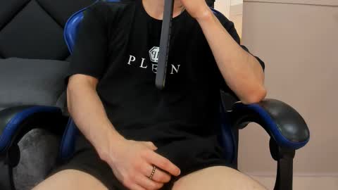Snapshot of roan_birkin chatting on 03.19.26 Roan Birkin online show from 03.19.26