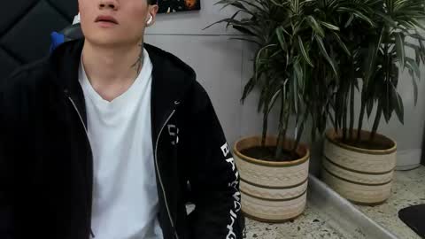 Snapshot of roan_birkin chatting on 03.25.26 Roan Birkin online show from 03.25.26