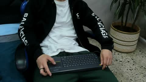 Snapshot of roan_birkin chatting on 04.01.26 Roan Birkin online show from 04.01.26