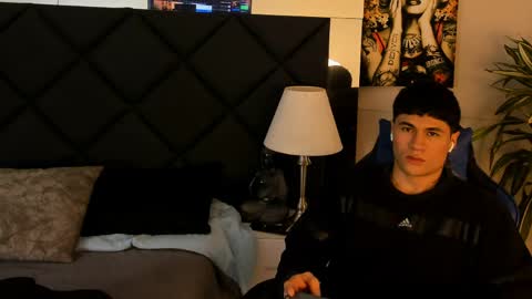 Snapshot of roan_birkin chatting on 04.08.26 Roan Birkin online show from 04.08.26