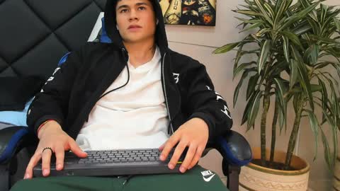 Snapshot of roan_birkin chatting on 04.09.26 Roan Birkin online show from 04.09.26