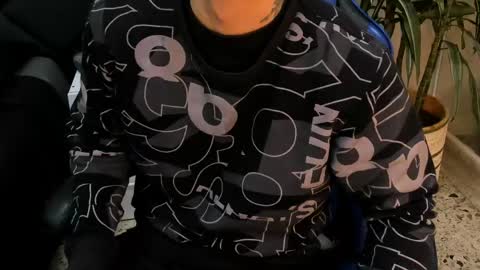 Snapshot of roan_birkin chatting on 04.14.26 Roan Birkin online show from 04.14.26