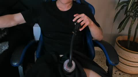 Snapshot of roan_birkin chatting on 04.15.26 Roan Birkin online show from 04.15.26