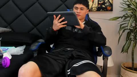 Snapshot of roan_birkin chatting on 04.16.26 Roan Birkin online show from 04.16.26