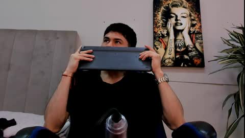 Snapshot of roan_birkin chatting on 06.04.26 Roan Birkin online show from 06.04.26