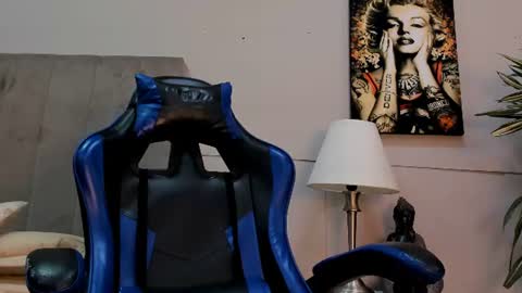 Snapshot of roan_birkin chatting on 06.16.26 Roan Birkin online show from 06.16.26