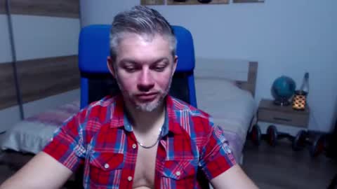 Snapshot of robbyshawz chatting on 12.19.25 robbyshawz online show from 12.19.25