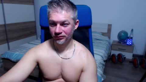 Snapshot of robbyshawz chatting on 12.22.25 robbyshawz online show from 12.22.25