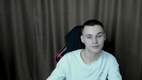 Snapshot of robert10211 chatting on 12.11.24 robert10211 online show from 12.11.24