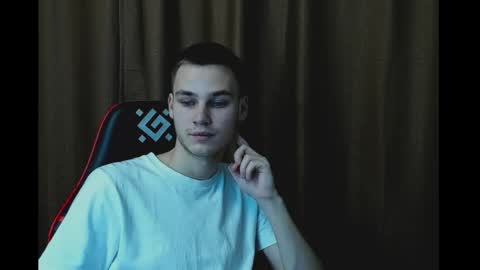 Snapshot of robert10211 chatting on 12.20.24 robert10211 online show from 12.20.24