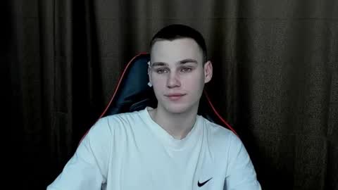 Snapshot of robert10211 chatting on 01.08.25 robert10211 online show from 01.08.25