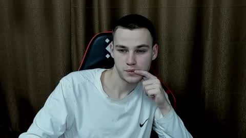 Snapshot of robert10211 chatting on 01.11.25 robert10211 online show from 01.11.25