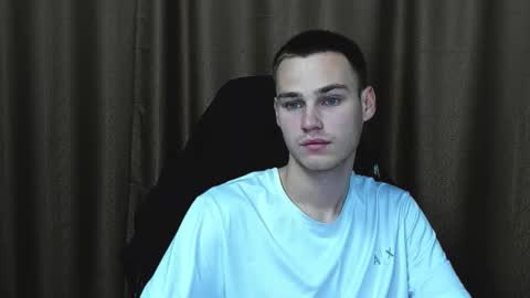 Snapshot of robert10211 chatting on 09.12.25 robert10211 online show from 09.12.25