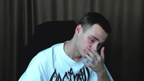 Snapshot of robert10211 chatting on 09.17.25 robert10211 online show from 09.17.25