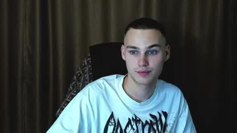 Snapshot of robert10211 chatting on 09.18.25 robert10211 online show from 09.18.25